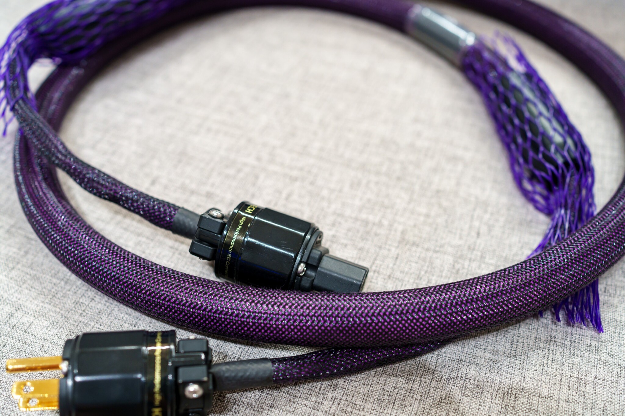 Live Cable S.P.C.